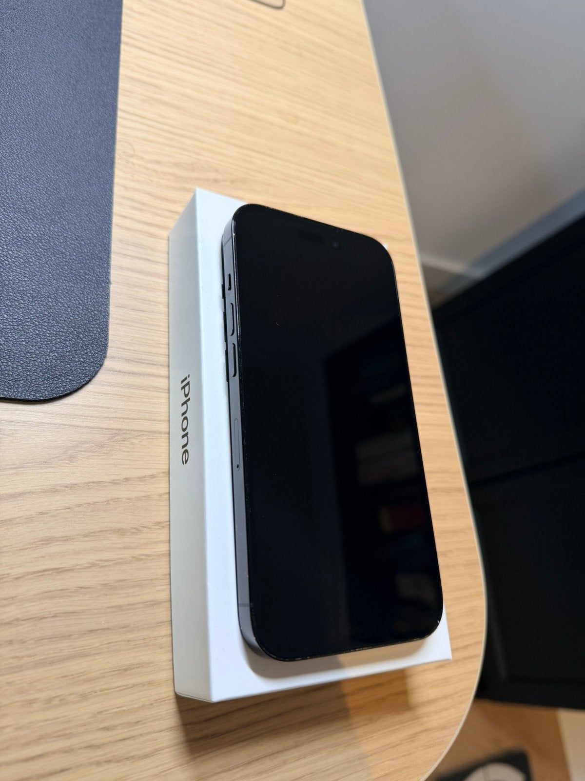 Foto 5 van Iphone 14 pro - 256 GB - Black - Hoesje