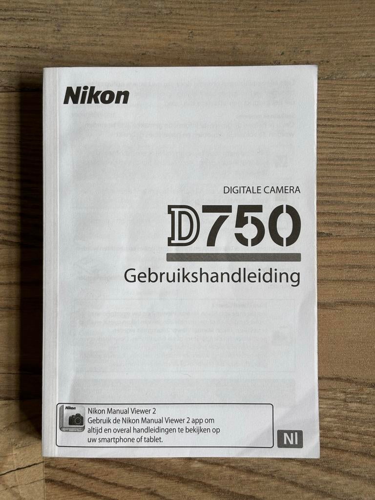 Nikon D750 Gebruikershandleiding - nederlandstalig, Boeken, Ophalen of Verzenden, Zo goed als nieuw, Fotografen
