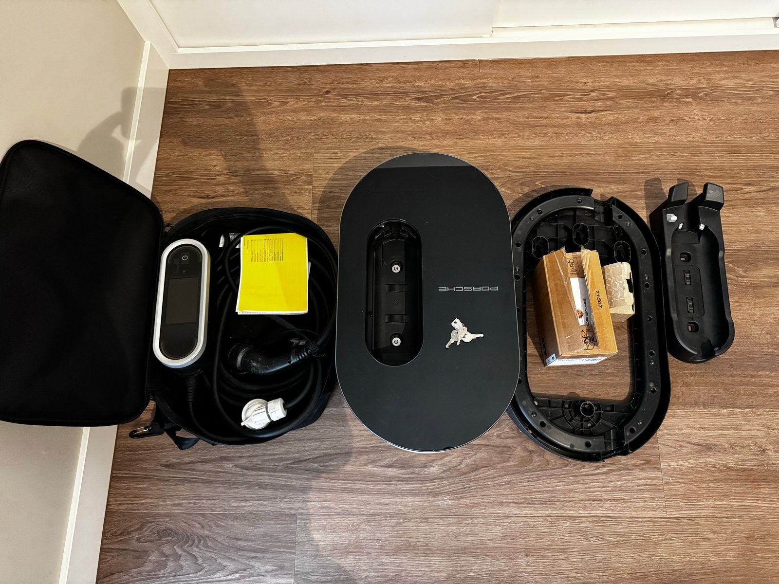 Porsche Mobile Charger Connect met wandhouder, Auto diversen, Laadpalen, Ophalen, Zo goed als nieuw, Laadpaal en Laadkabel