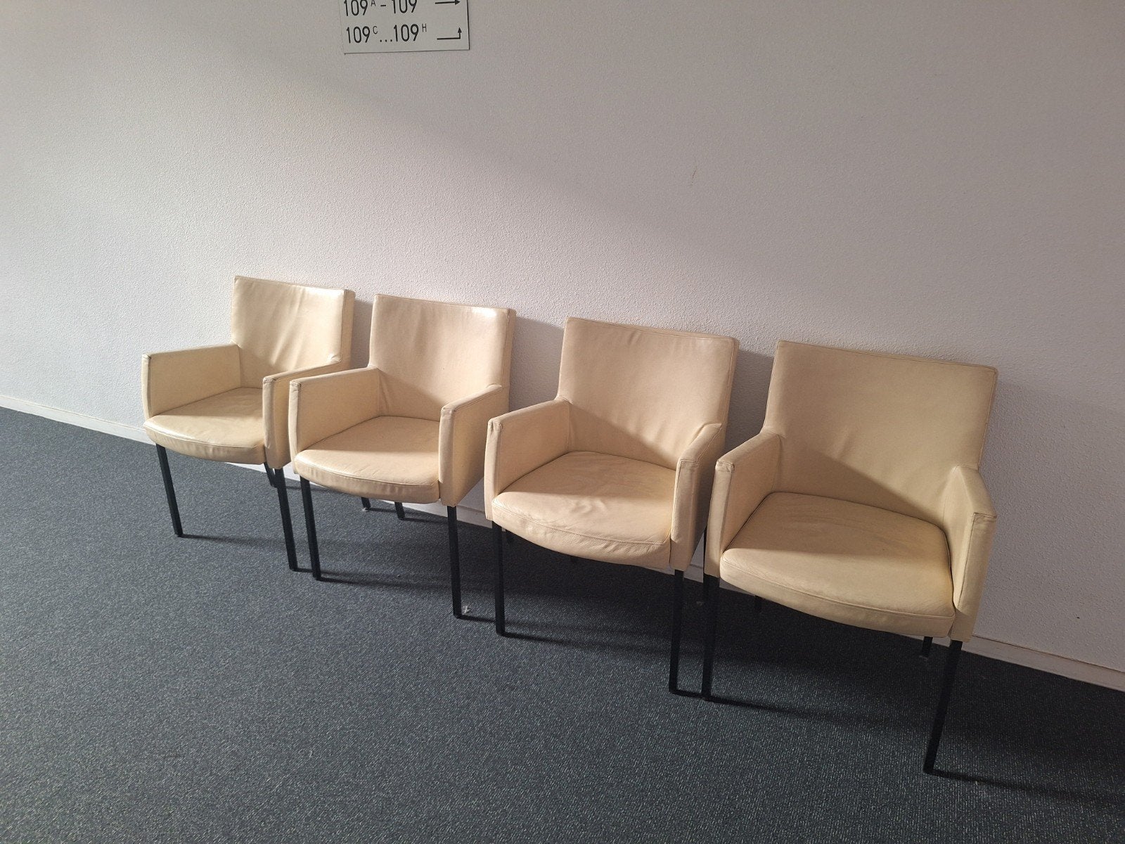 Gratis afhalen - 4 leren stoelen - mag snel weg, Huis en Inrichting, Stoelen, Ophalen, Gebruikt, Overige kleuren, Leer