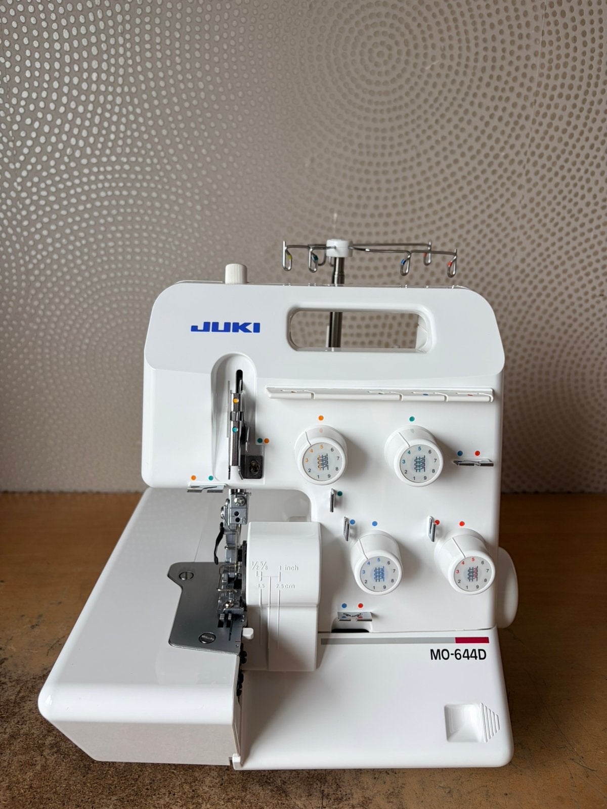 LOCKMACHINE JUKI MO644D 2/3/4 DRAADS IN ZEER NETTE STAAT, Hobby en Vrije tijd, Naaimachines en Toebehoren, Ophalen of Verzenden