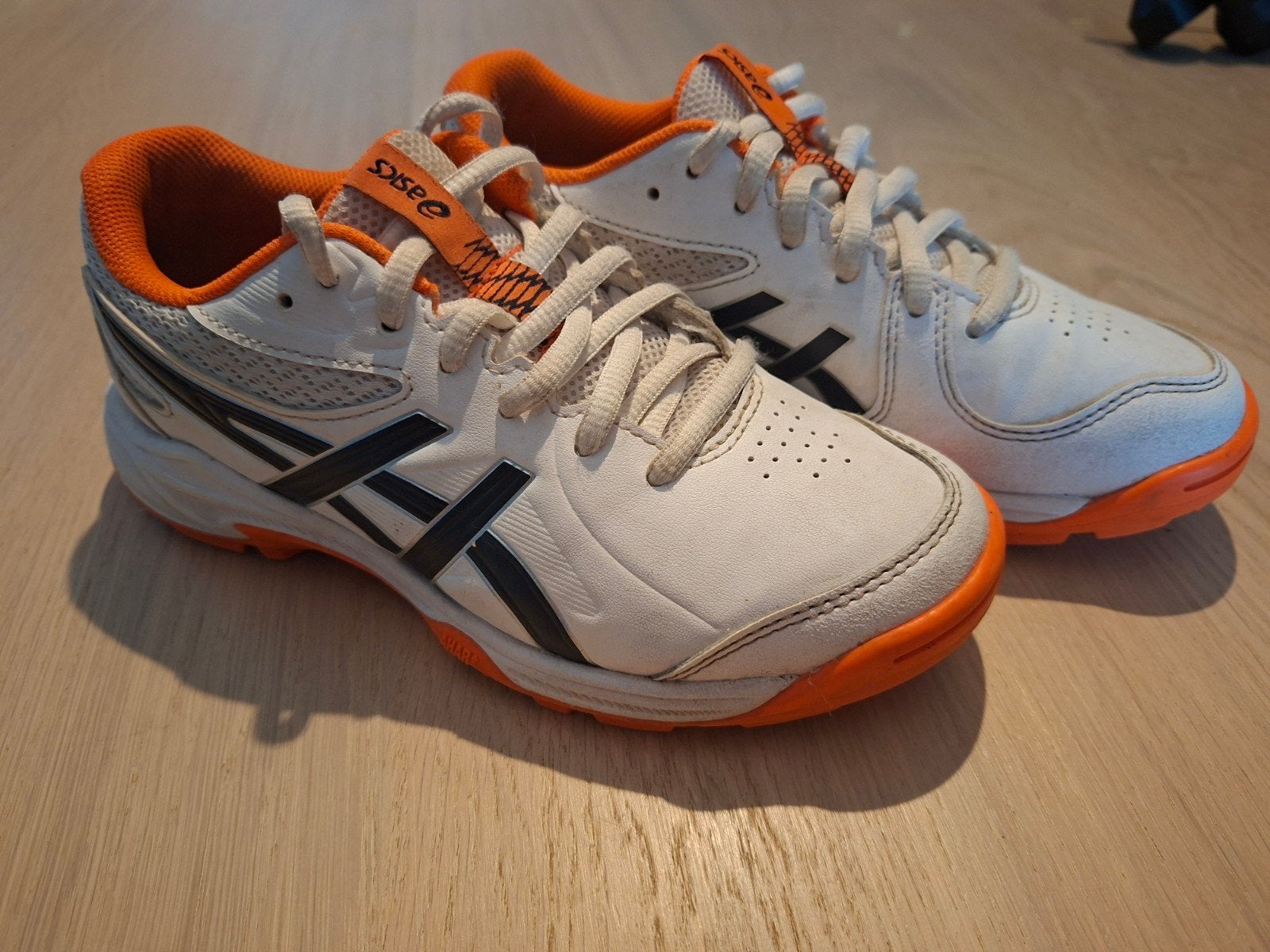 Hockey veldschoenen mt33,5 asics, Ophalen, Zo goed als nieuw, Schoenen