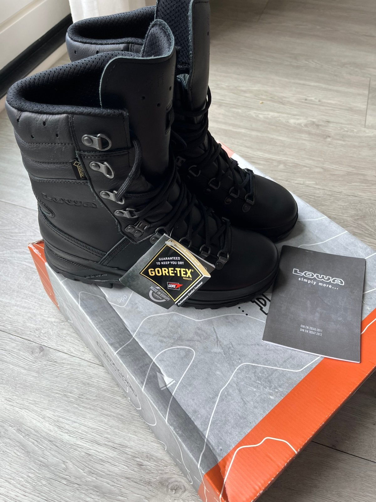 Lowa combat boots GTX, Ophalen of Verzenden, Nieuw, Zwart, Boots