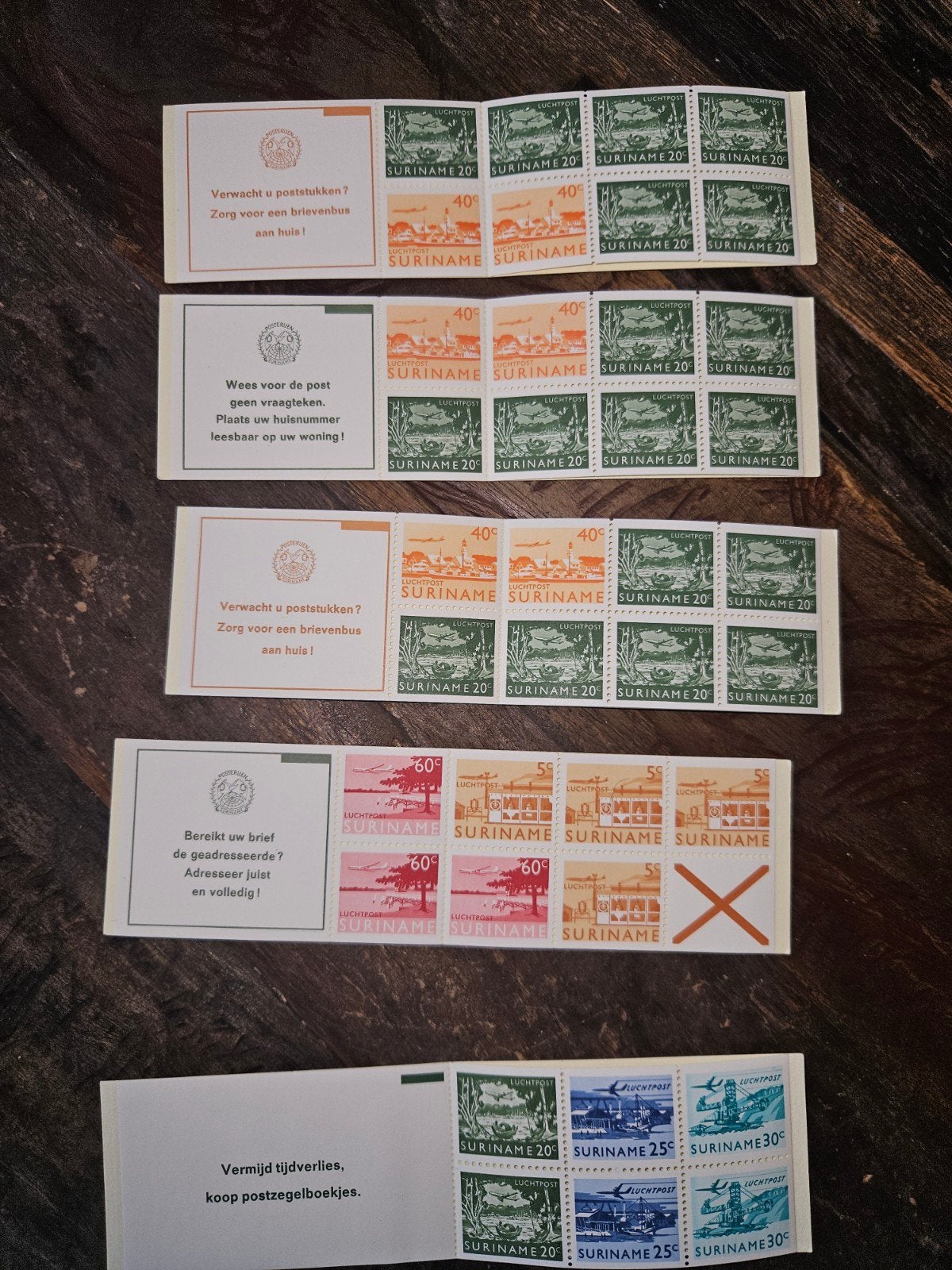 11 postzegelboekjes Suriname, Postzegels en Munten, Verzenden