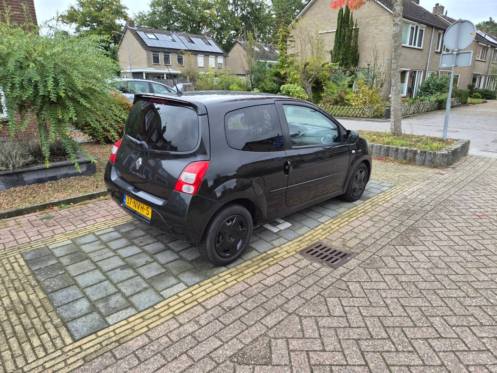 Renault Twingo 1.2 16V 2010 Zwart, Auto's, 839 kg, Twingo, 4 cilinders, 4 stoelen