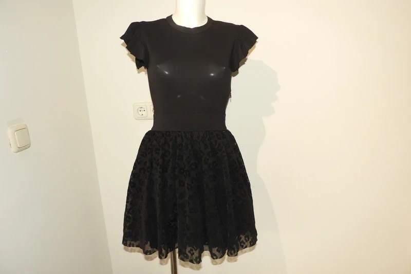 Red Valentino schattige jurk uitlopende rok tulle achtig S, Kleding | Dames, Verzenden, Zwart, Zo goed als nieuw, Maat 36 (S)