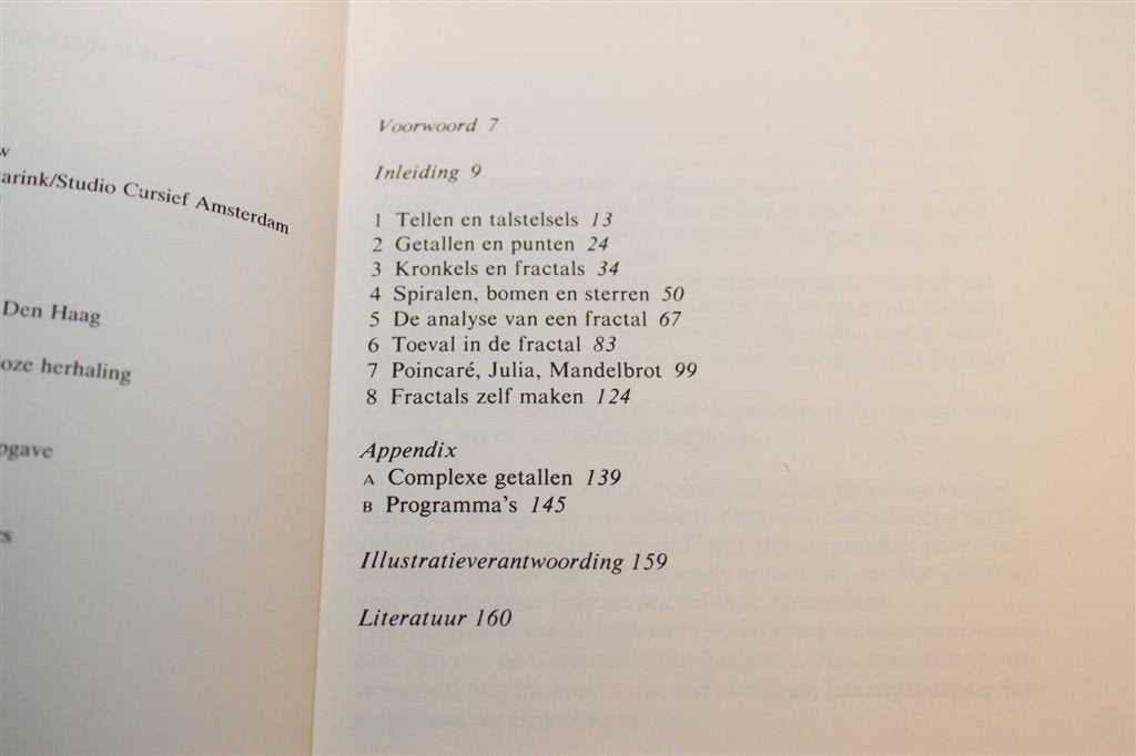 Fractals — Figuren in Eindeloze Herhaling, Wiskunde, Boeken, Ophalen of Verzenden, Gelezen, Natuurwetenschap
