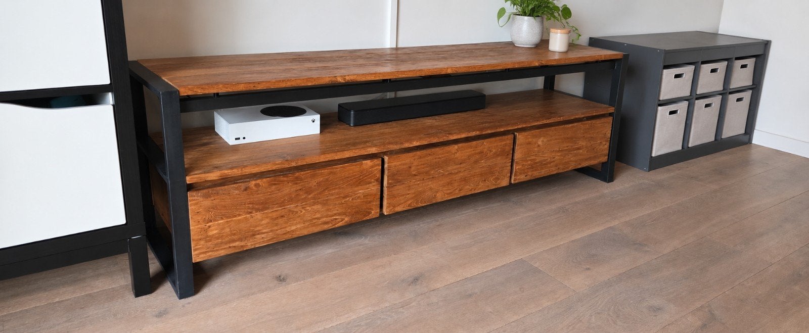 TV-meubel van echt mangohout - 180x40x57 cm, Gebruikt, 150 tot 200 cm, Industrieel, Modern, Minder dan 100 cm