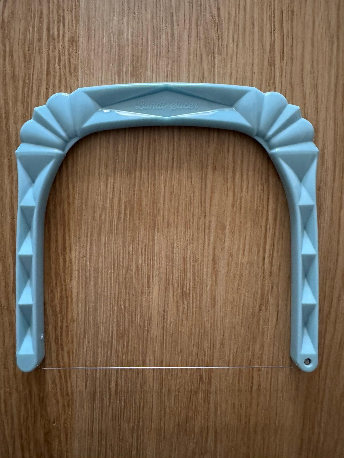 Nordic Ware Bundt Slicer NIEUW, Hobby en Vrije tijd, Ophalen of Verzenden, Nieuw, Taarten of Cupcakes, Overige typen