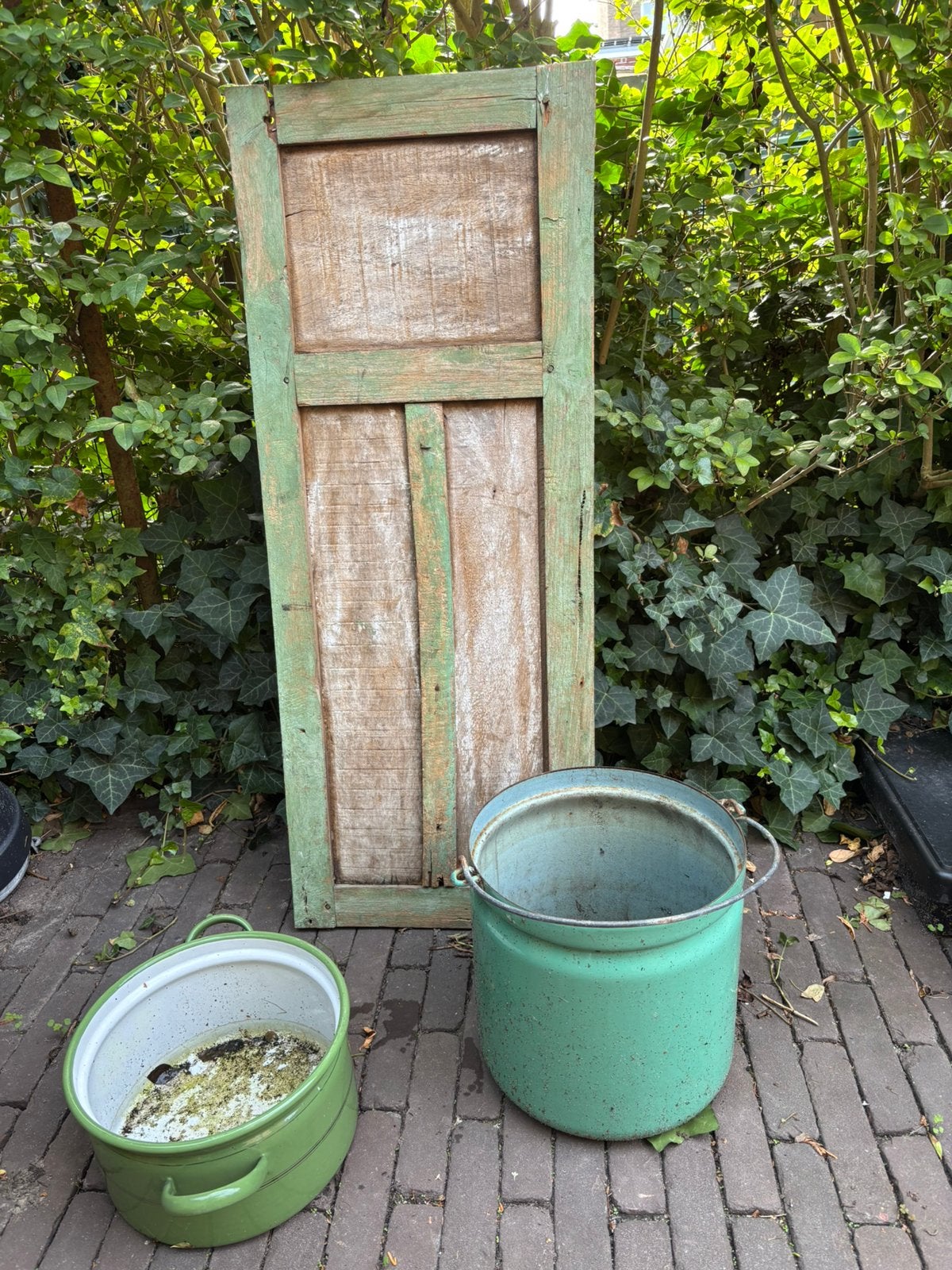 Oud luik emaille potten pannen, Ophalen