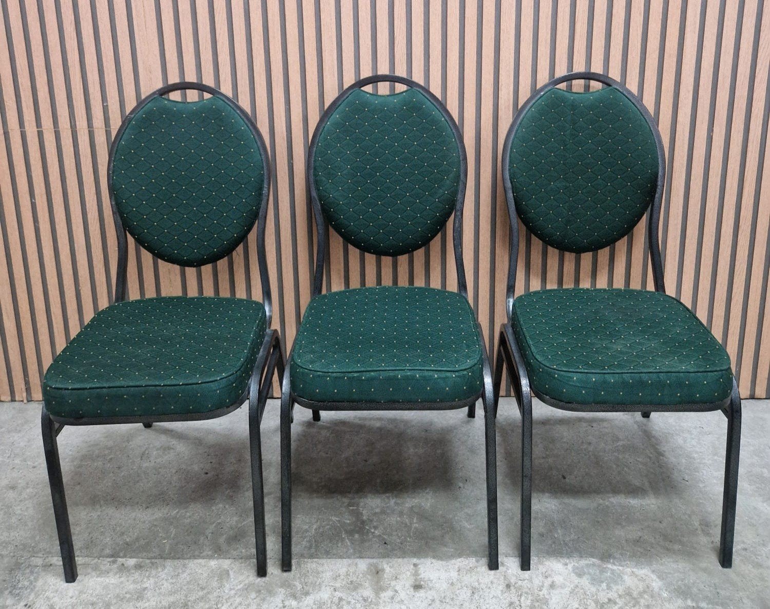 29 x stackchairs groen blauw rood kantine stoelen cafe, Huis en Inrichting, Stoelen, Ophalen of Verzenden, Zo goed als nieuw, Blauw