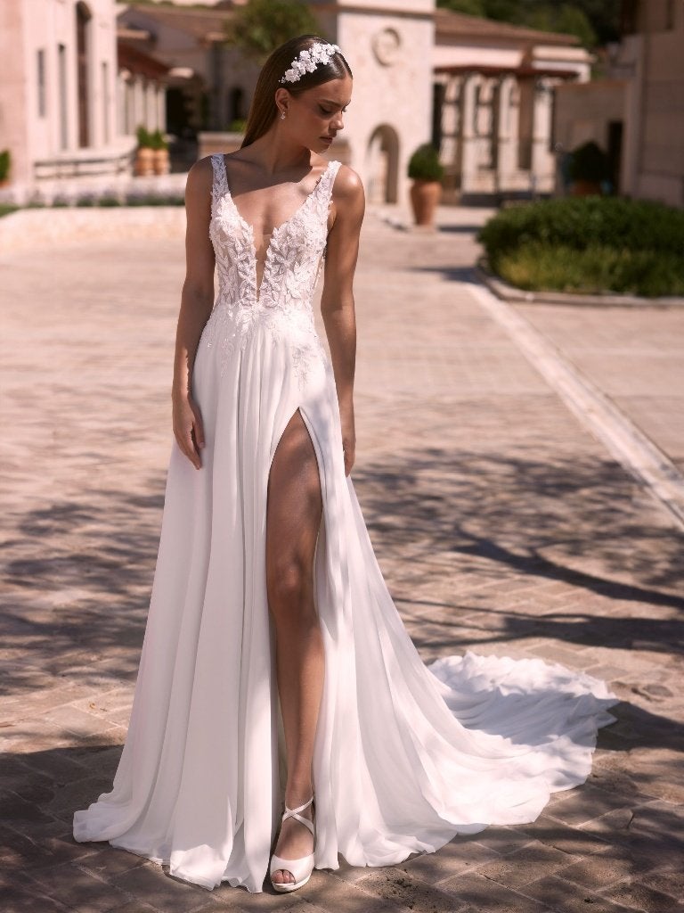 Luxueuze trouwjurk met split. Nieuw, Kleding | Dames, Ophalen, Trouwjurk, Wit, Trouwjurken en Zo