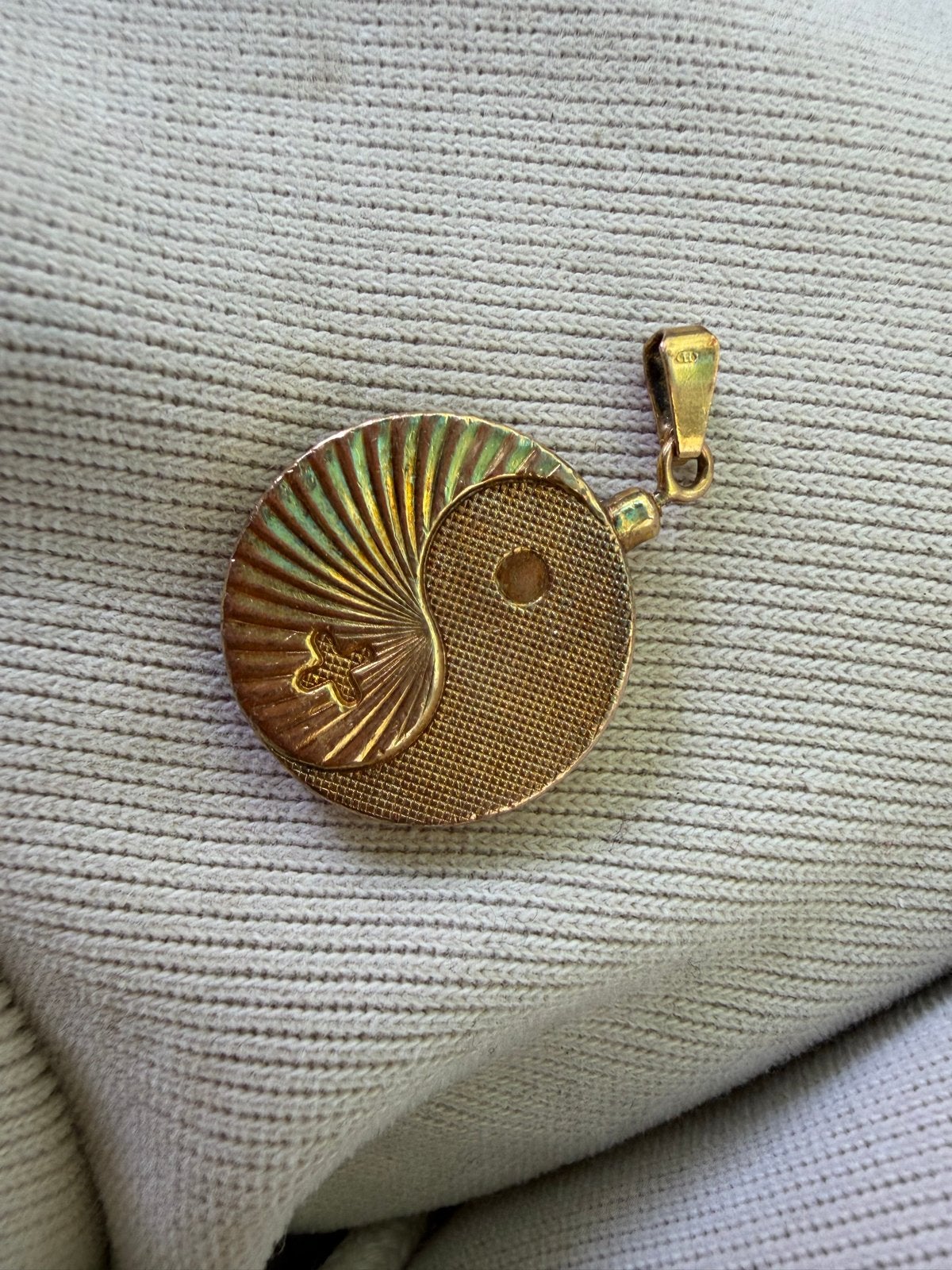 Vintage BioStabil 2000 Yin Yang Magnetische Hanger, Ophalen of Verzenden, Zilver, Hanger, Verguld