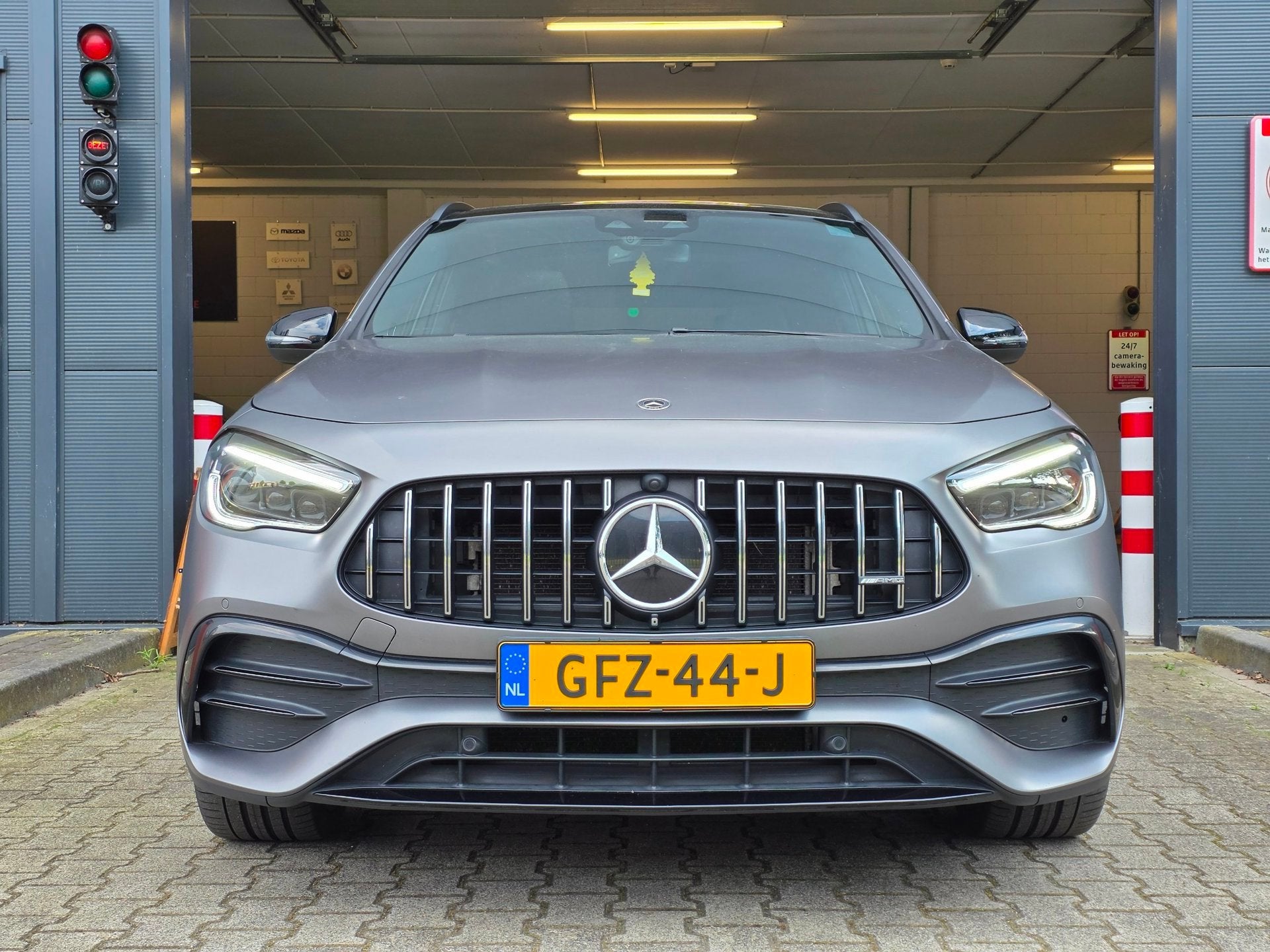 Mercedes-Benz GLA-klasse AMG 35 4MATIC / PANO / MATTE GREY /, Auto's, Automaat, 4 cilinders, Met garantie (alle), 11 km/l