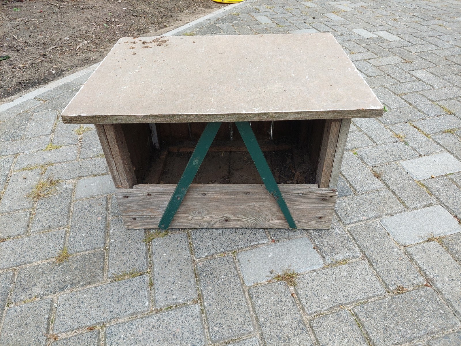 Gratis: Valkenkast, Tuin en Terras, Vogelhuisjes en Vogelbaden, Ophalen