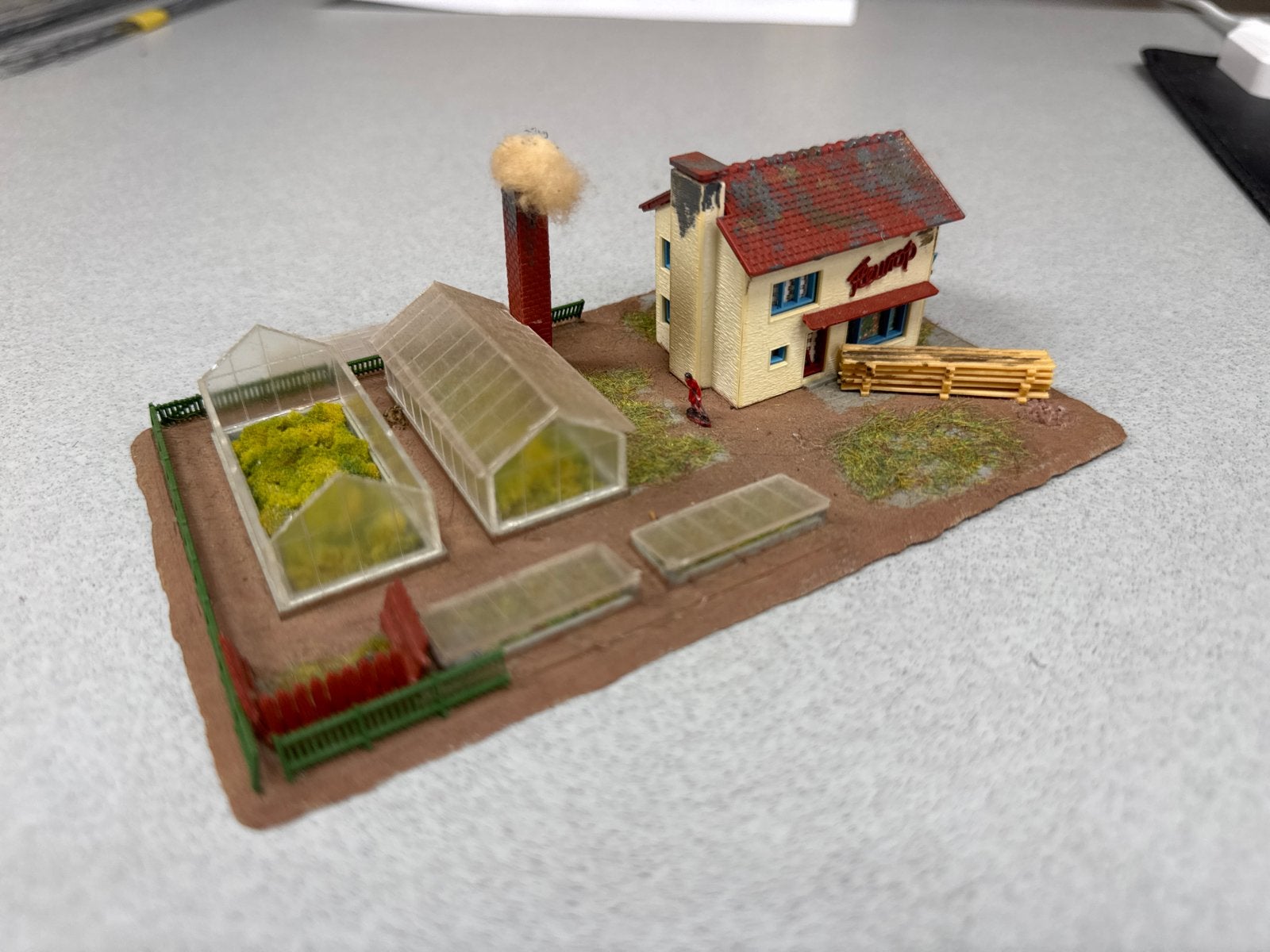 Huis met kassen - Spoor N modelbouw diorama, Ophalen of Verzenden, Gebruikt, Brug, Tunnel of Gebouw