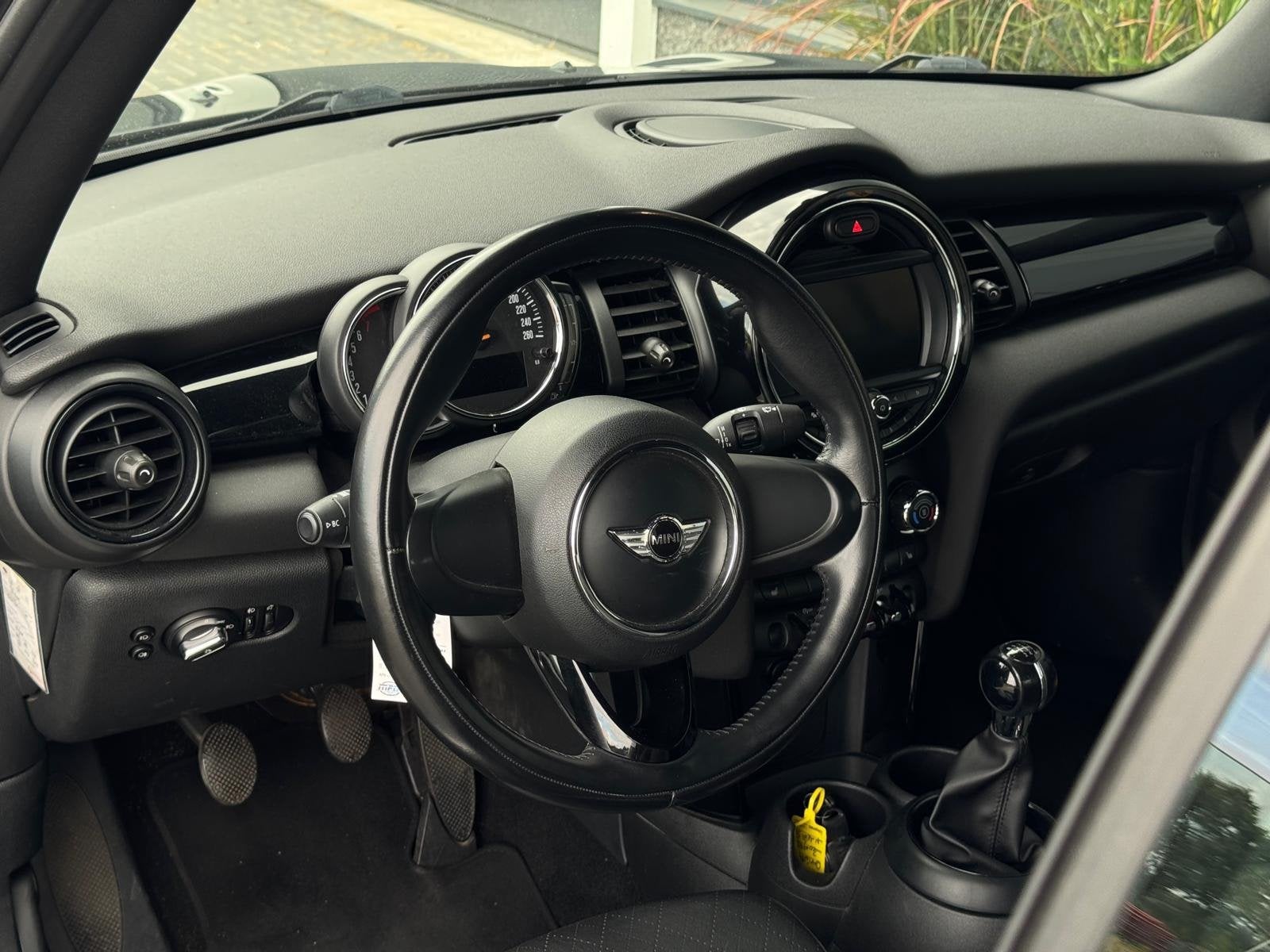 Mini Cabrio 1.2 One Chili Business LEDER|LED|PDC|CLIMATE|SPO, Voorwielaandrijving, Gebruikt, 4 stoelen, 1198 cc