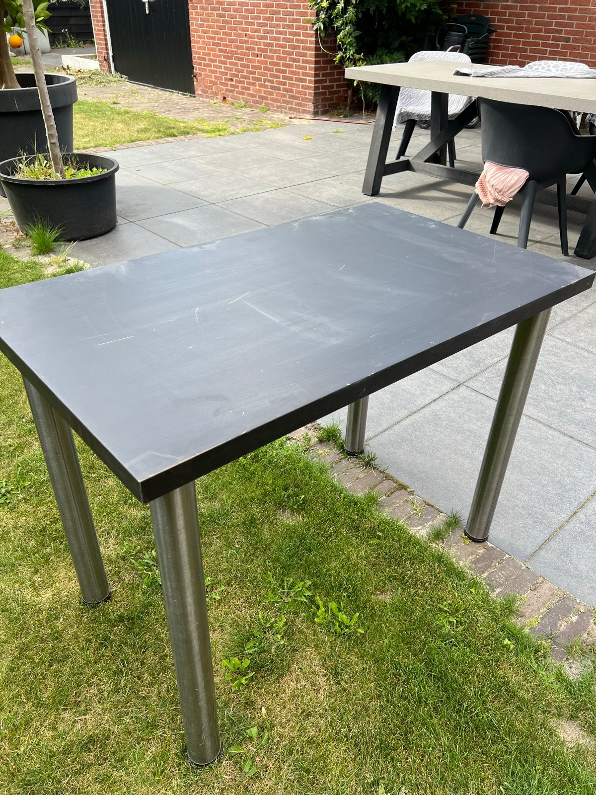 Zwart bureau met aluminium poten, Ophalen, Gebruikt, Metaal, Overige typen