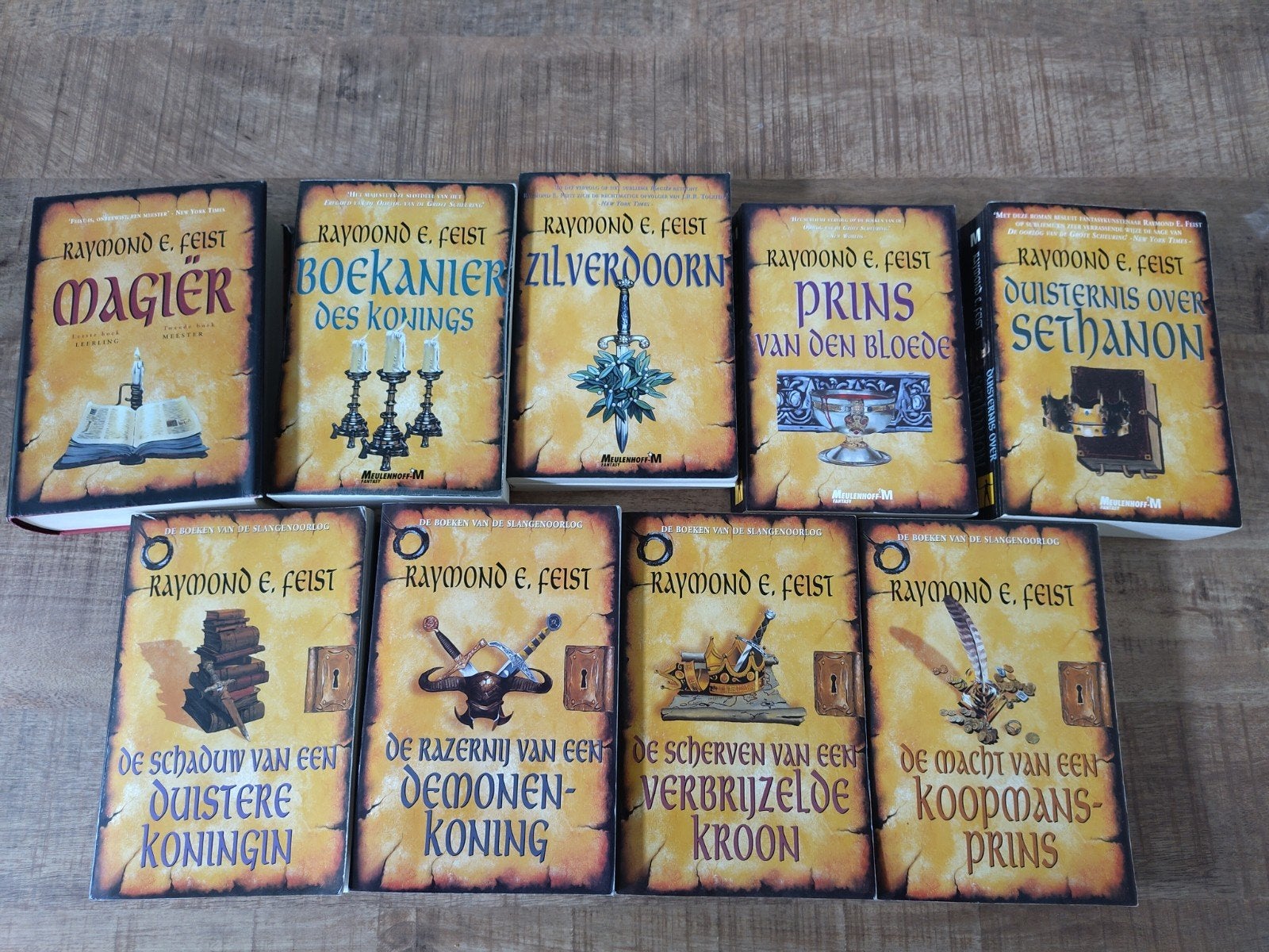 Raymond E. Feist - negen boeken, serie van de magiër, Ophalen of Verzenden, Gelezen, Raymond E. Feist