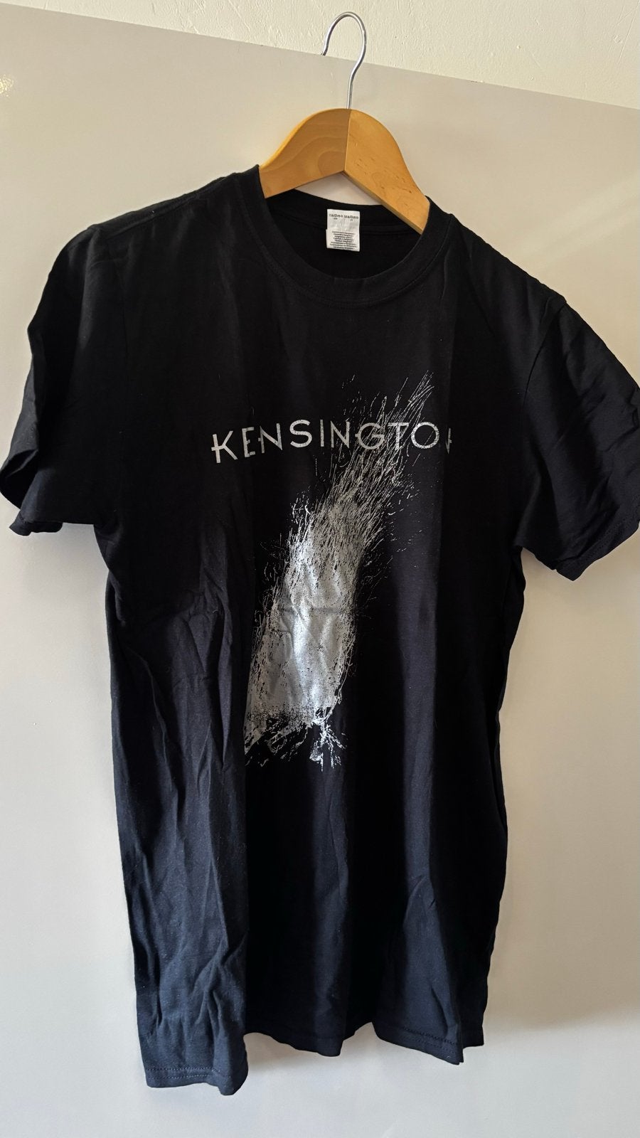 Kensington Merch T-shirt Maat M - Zo goed als nieuw, Ophalen of Verzenden, Zo goed als nieuw, Maat 48/50 (M), Zwart
