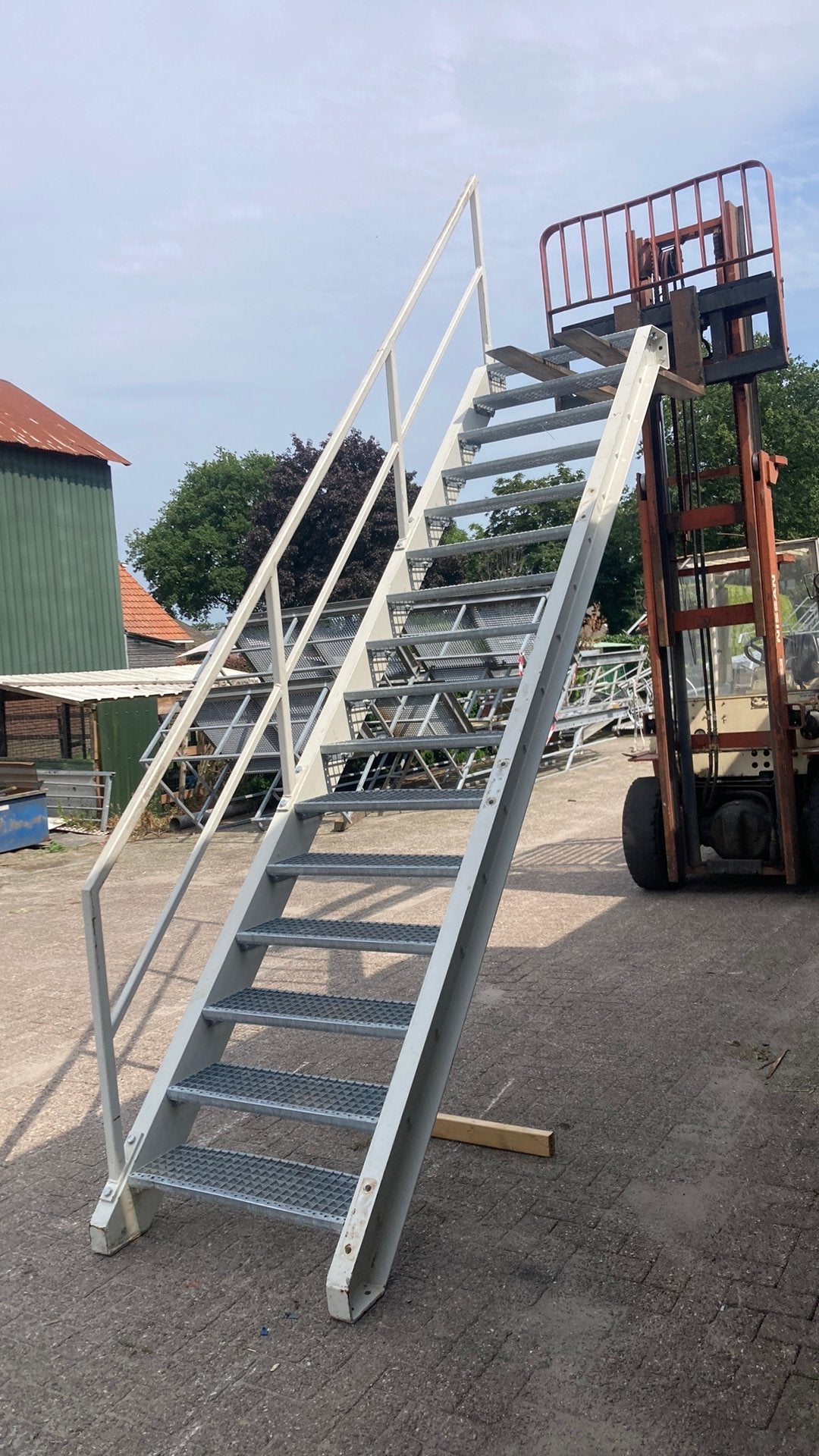 Stalen trap, Ophalen, Zo goed als nieuw, 2 tot 4 meter