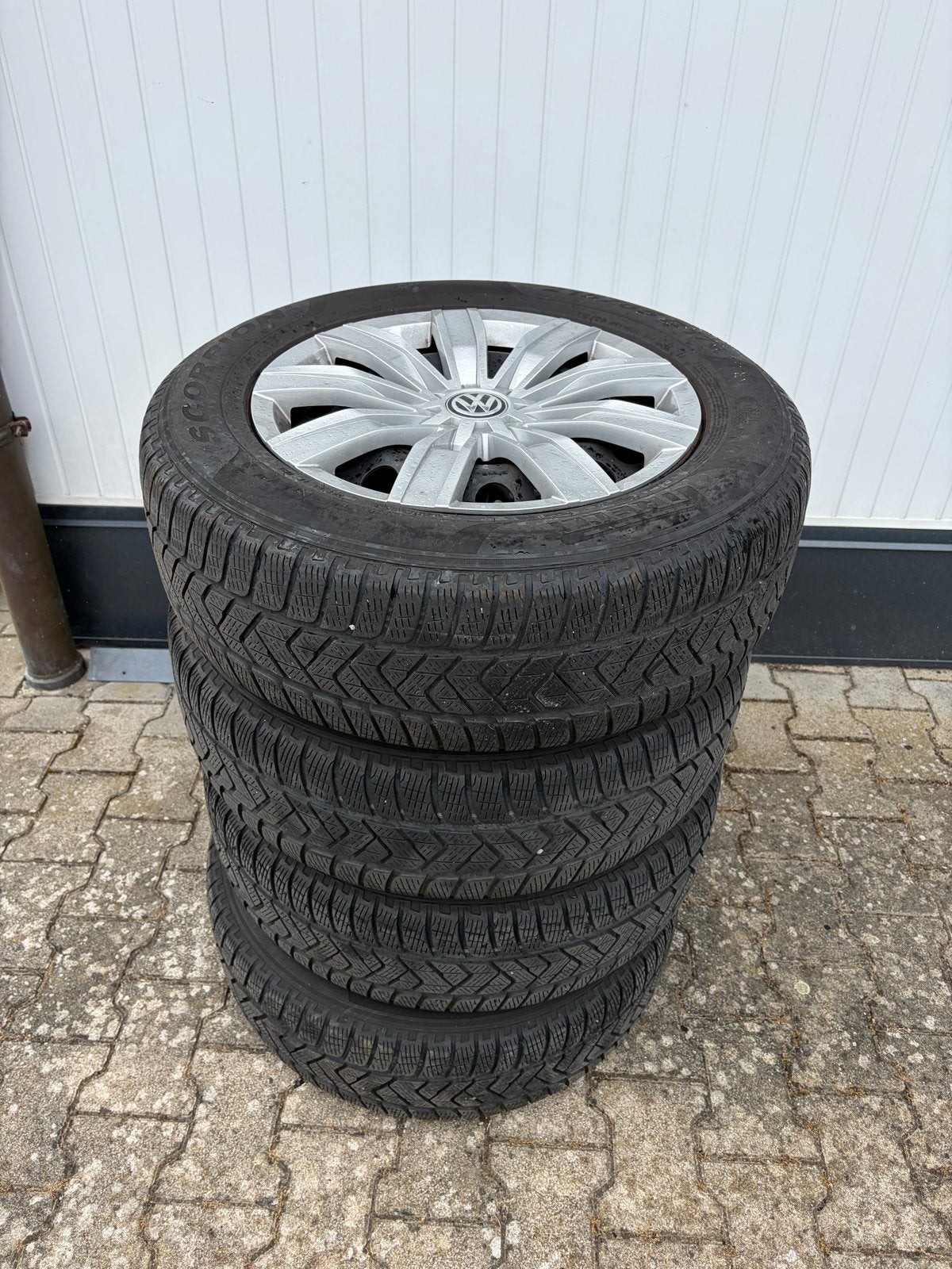 Winterbanden met velgen 215/65 R17 volkswagen Tiguan, Auto-onderdelen, Banden en Velgen, Ophalen, Banden en Velgen, 17 inch, Winterbanden