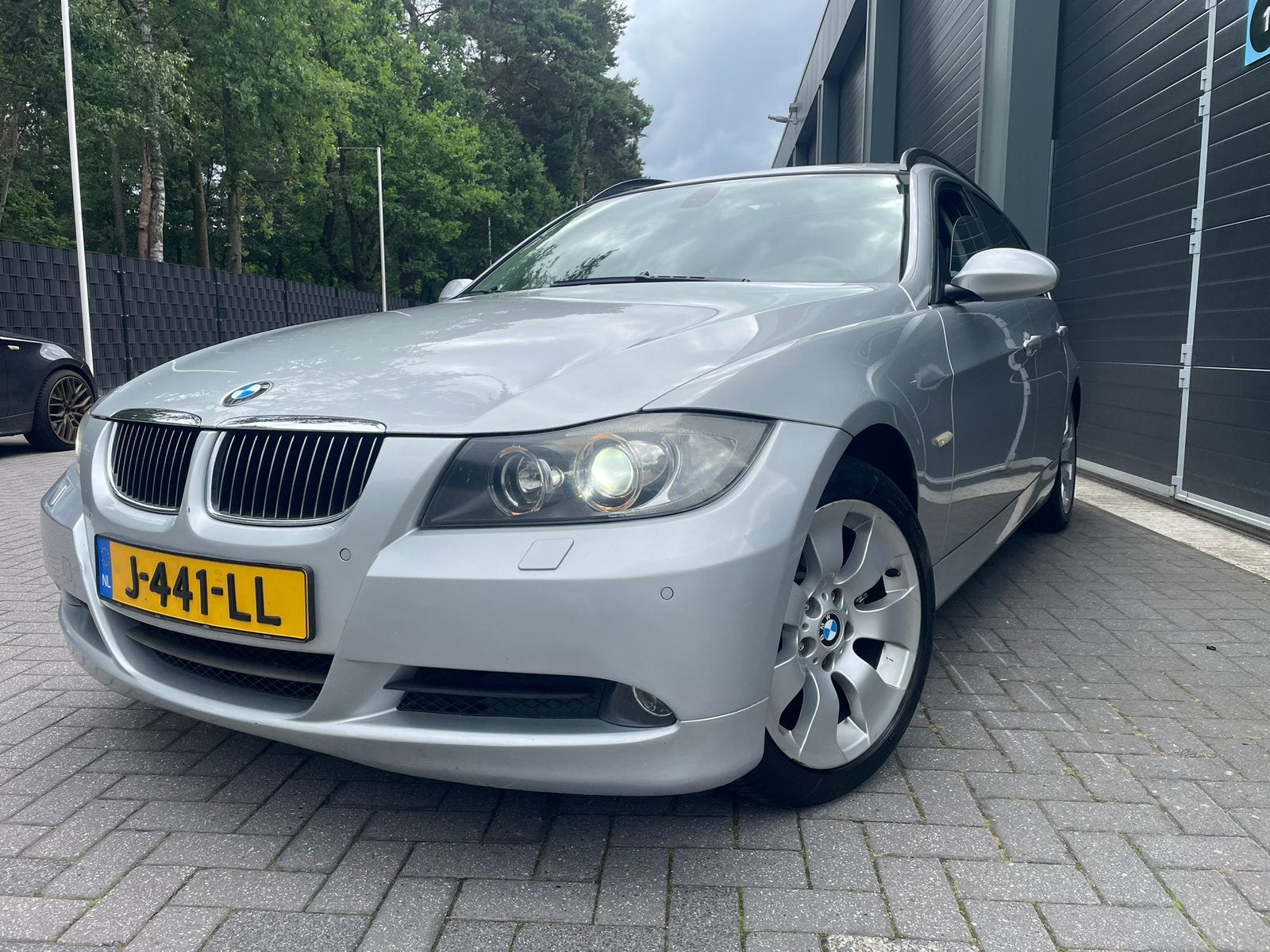 BMW 325ix High Executive Touring Automaat 2005, 93 €/maand, 217 pk, 5 stoelen, 1595 kg
