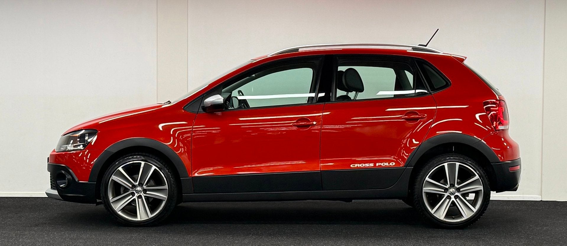 Volkswagen Polo 1.2 TSI Cross*Automaat*1/2Leder*Navi*Ketting, Euro 5, Zwart, 4 cilinders, Origineel Nederlands