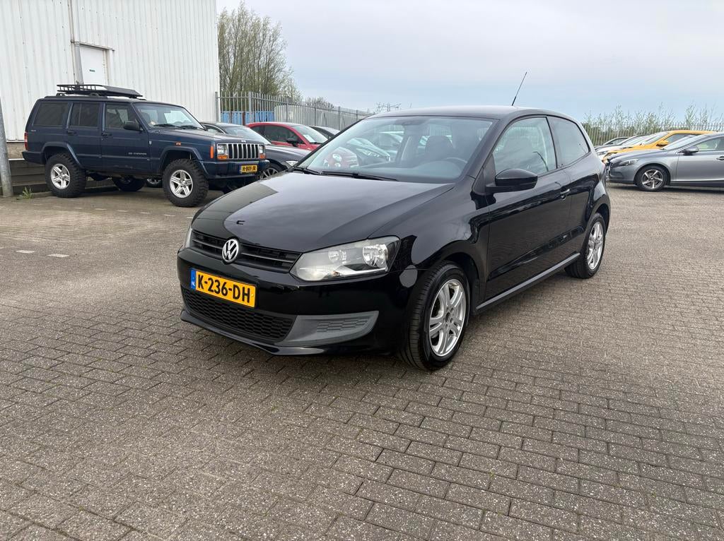 Volkswagen Polo 1.2 51KW 2010 Zwart - Apple Carplay, Voorwielaandrijving, 967 kg, Zwart, 1198 cc