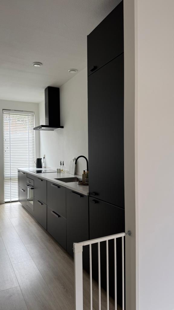 IKEA KEUKEN ZWART INCL.KK+VRIEZER,VW,INDUCTIE,OVEN,AFZUIGKAP, Ophalen, Zo goed als nieuw, Zwart, Enkelwandige keuken