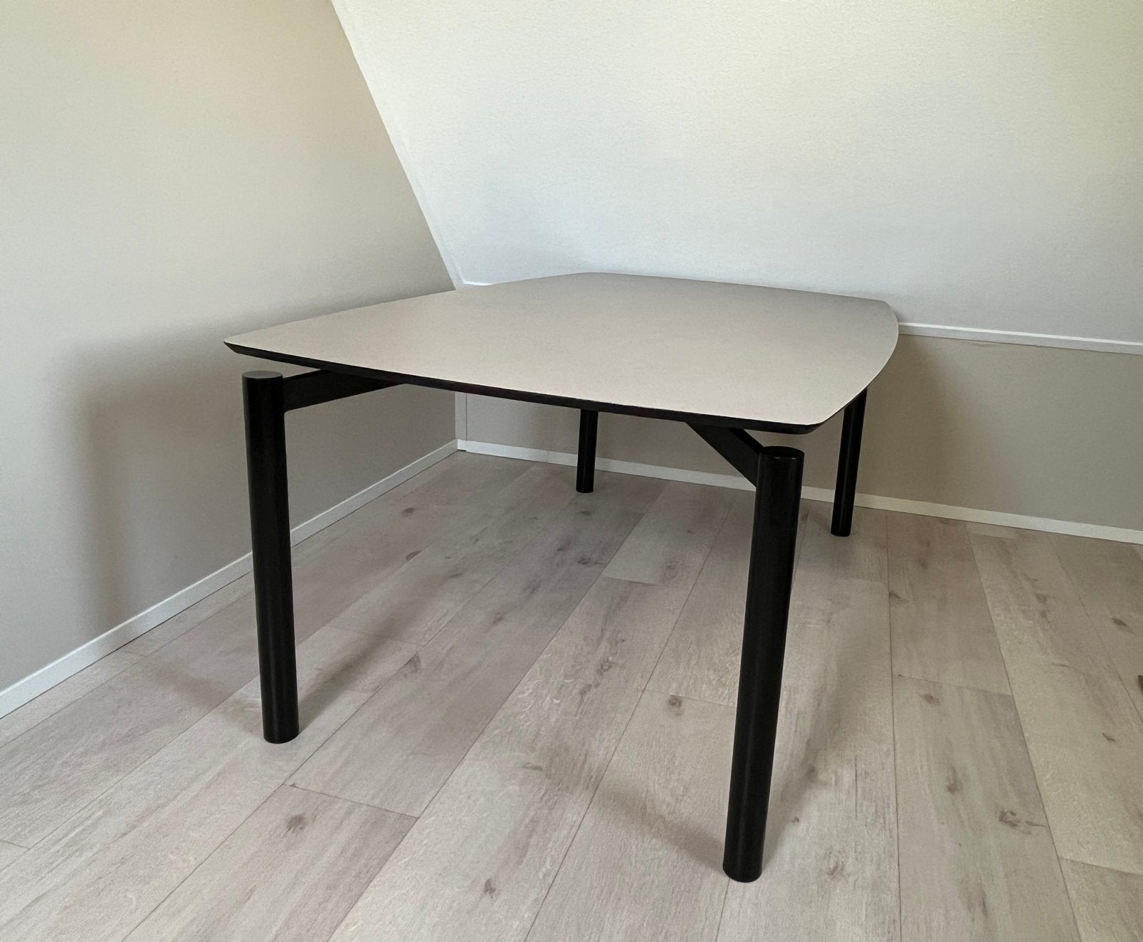 Eettafel formica blad met zwart metalen onderstel, Huis en Inrichting, Tafels | Eettafels, Ophalen, Overige materialen, Gebruikt