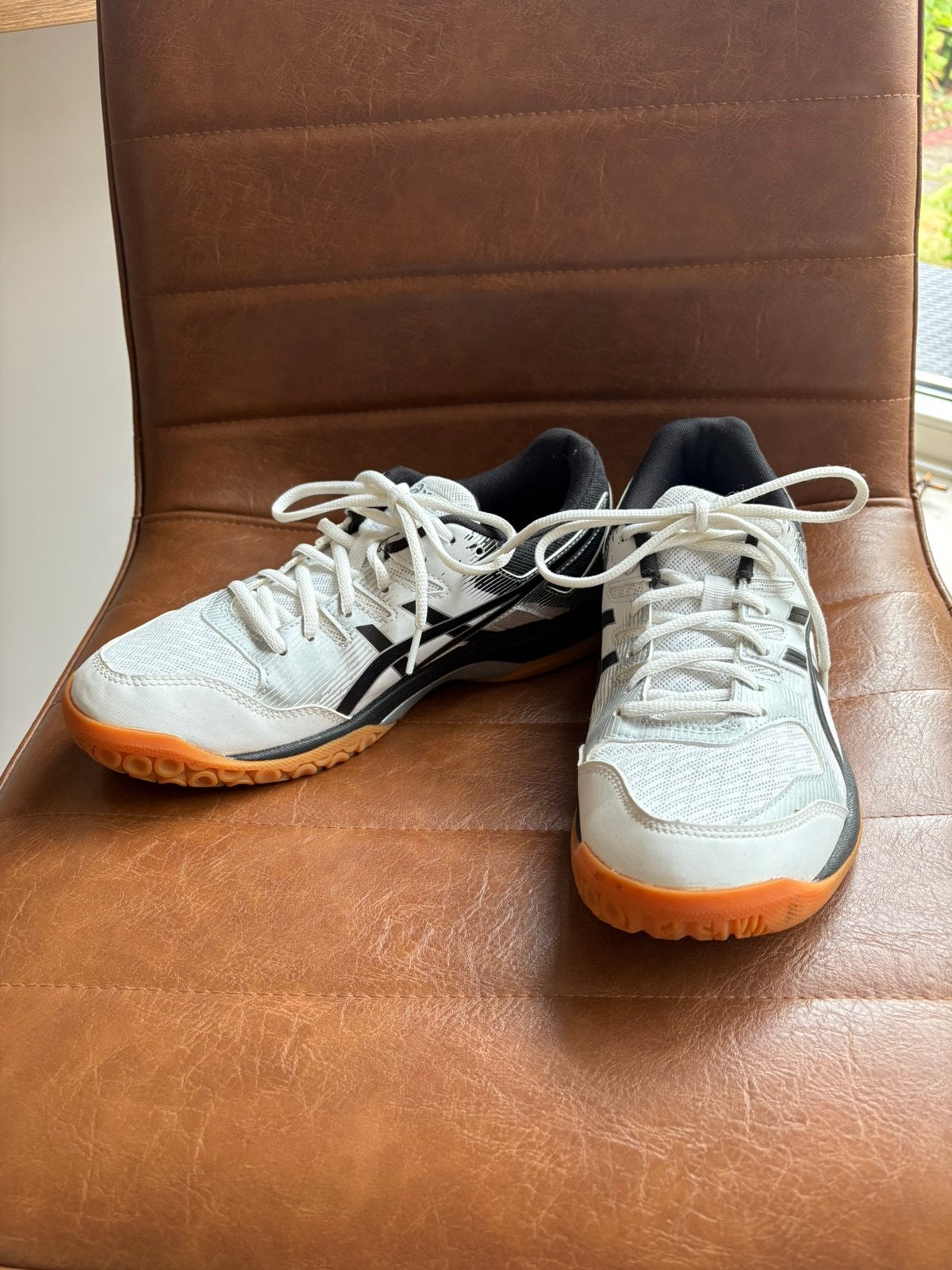ASICS binnensportschoenen maat 42, Ophalen, Hardloopschoenen, Zo goed als nieuw, Overige sporten