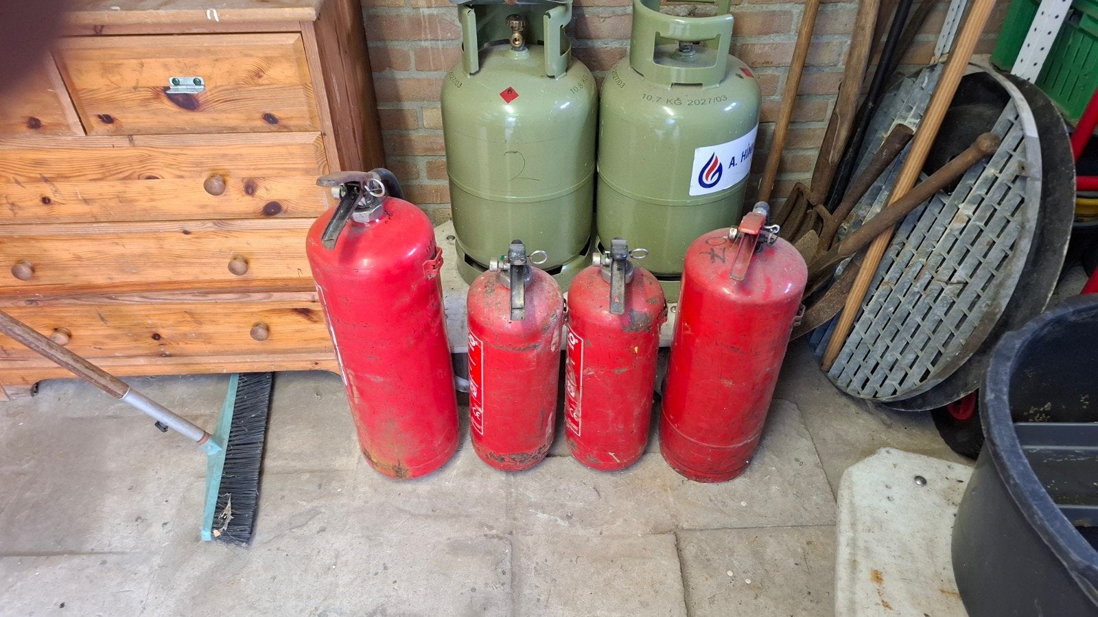 Vier gebruikte brandblussers, Ophalen, Gebruikt, Brandblusser