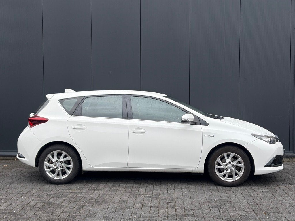 Toyota Auris 1.8 Hybrid Navigatie Camera Cruise Trekhaak, Automaat, Gebruikt, 4 cilinders, Multifunctioneel stuurwiel