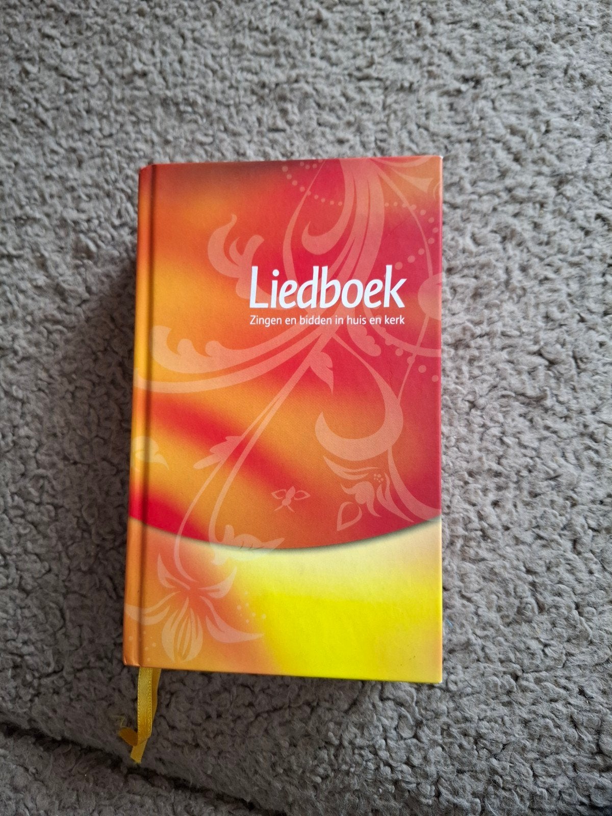Liedboek -rood/geel, Ophalen of Verzenden, Zo goed als nieuw