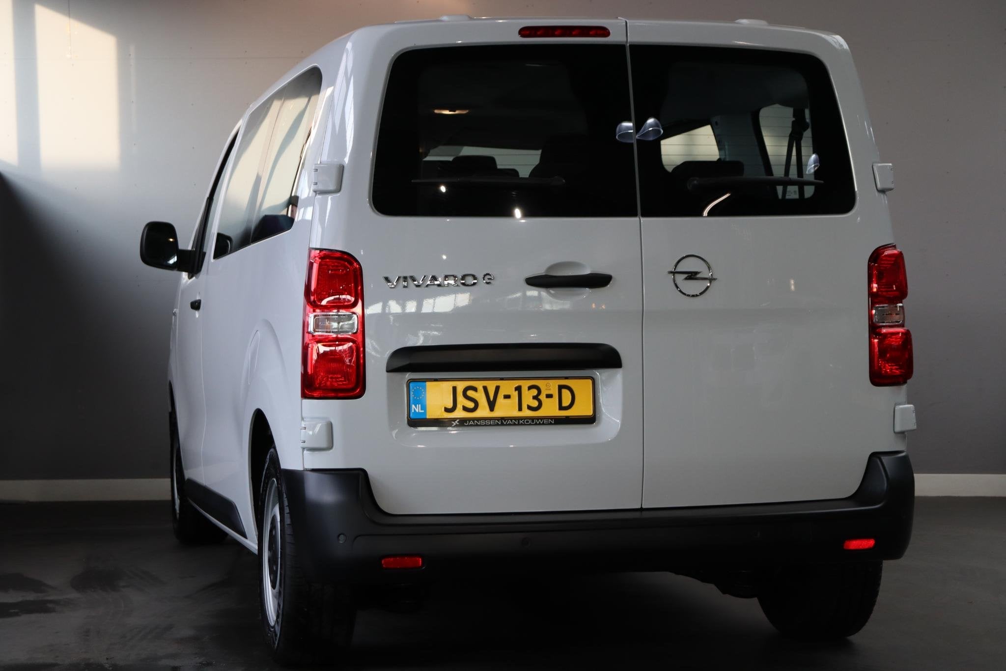 Opel Vivaro Combi Electric L2 75 kWh / 9-persoons / Demo, Auto's, Opel, Vivaro, Overige carrosserieën, 2102 kg, Wit