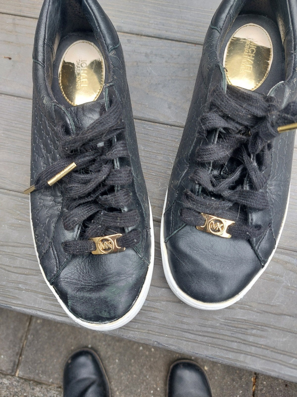 Michael Kors sneakers zwart met gouden details, Ophalen of Verzenden, Gedragen, Zwart, Sneakers of Gympen