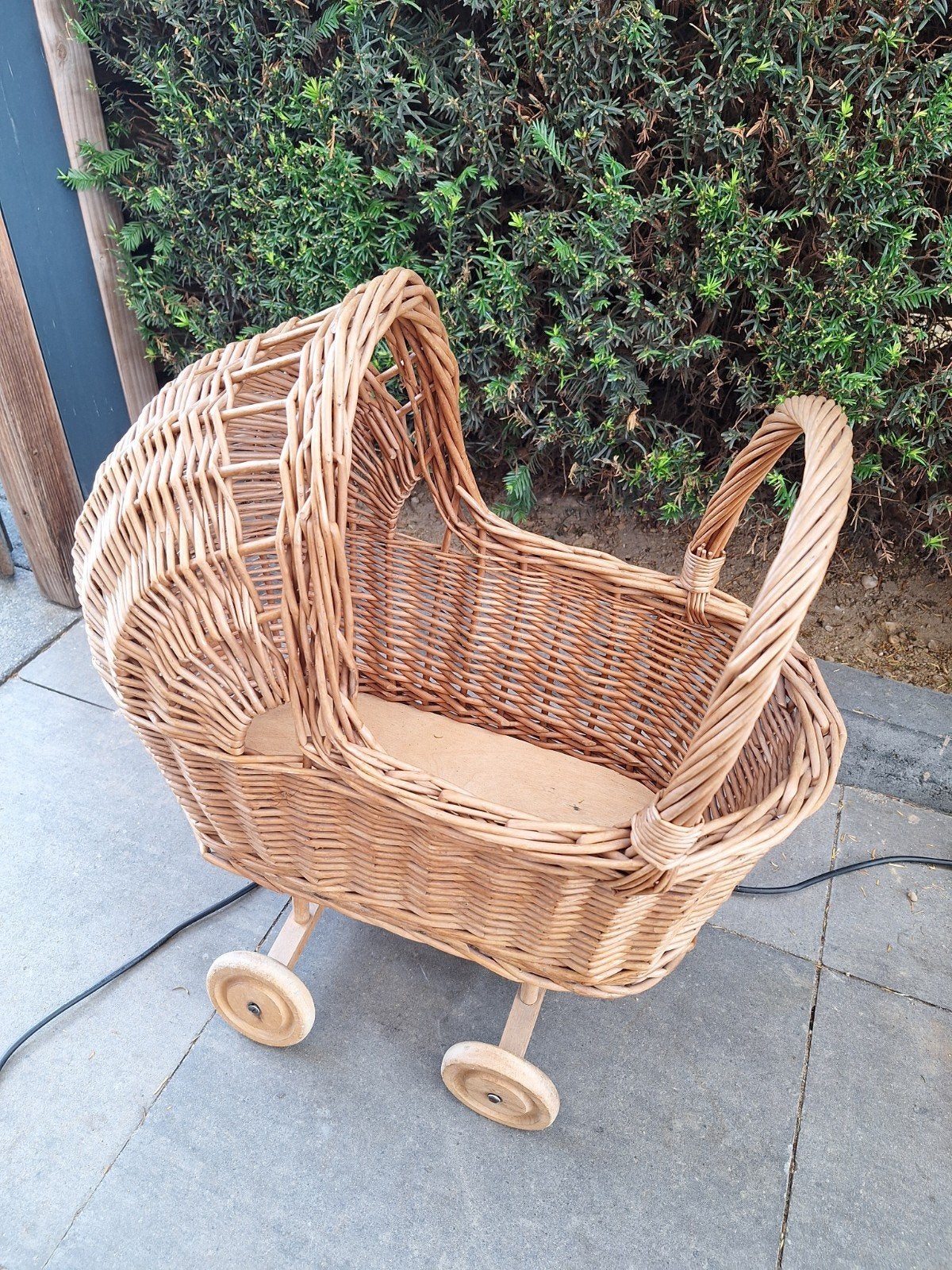 Mooie rieten vintage poppenwagen poppenkoets, Ophalen, Babypop