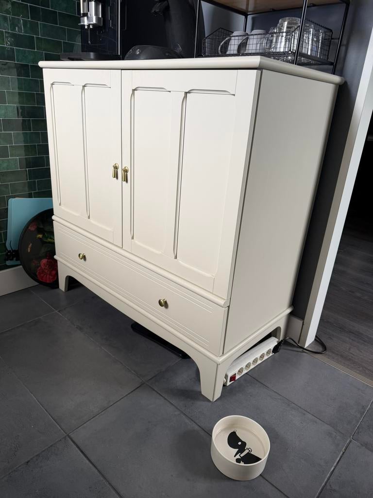 Kast van ikea. (Beige), Ophalen, 100 tot 150 cm, 50 tot 100 cm, Zo goed als nieuw