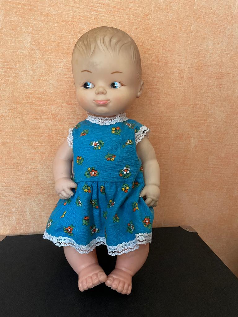Pop Famosa 32 cm., Verzenden, Gebruikt, Pop