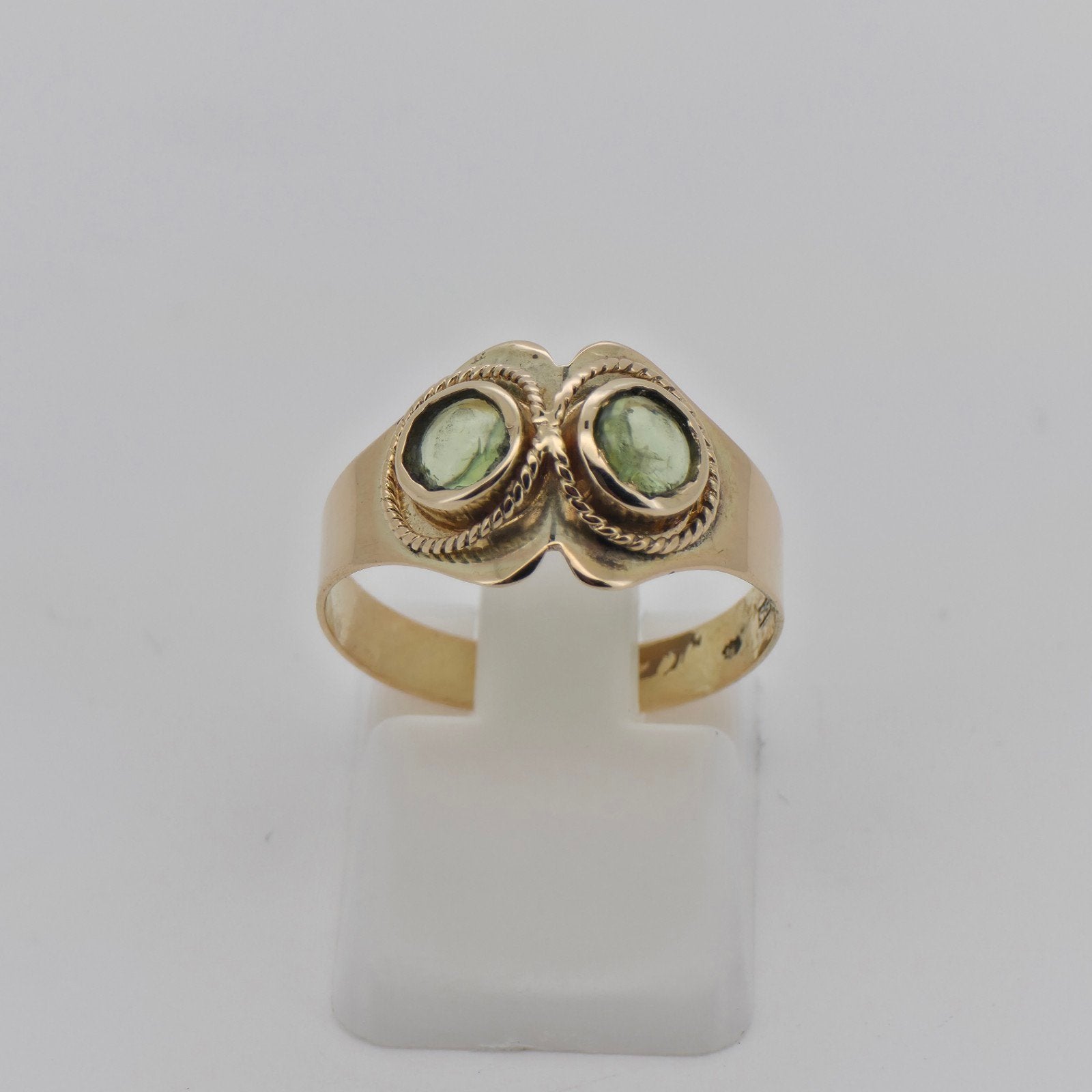 Gouden ring 14k (585) met peridoot, maat 17, Ophalen of Verzenden, Zo goed als nieuw, 17 tot 18, Met edelsteen