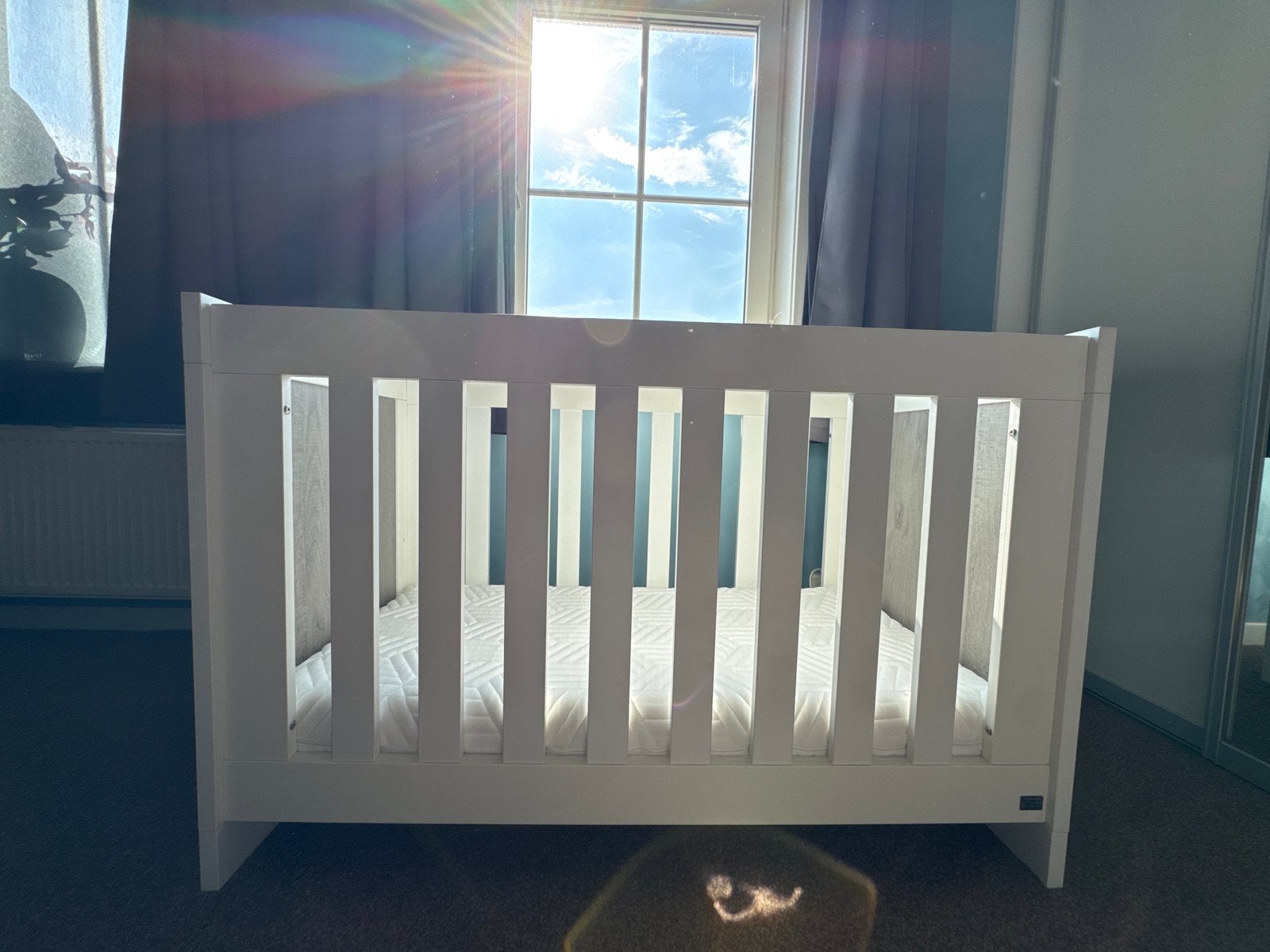 Wit babybedje met matras - Zo goed als nieuw, Ophalen, 50 tot 70 cm, 90 tot 105 cm, 100 cm of meer