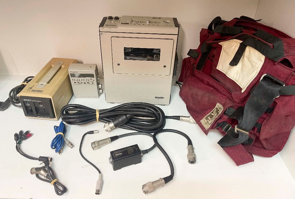 SONY U-matic Videocassette+Timecode Generator +Batterijlader, N, Betamax-speler of -recorder, Ophalen of Verzenden, Sony