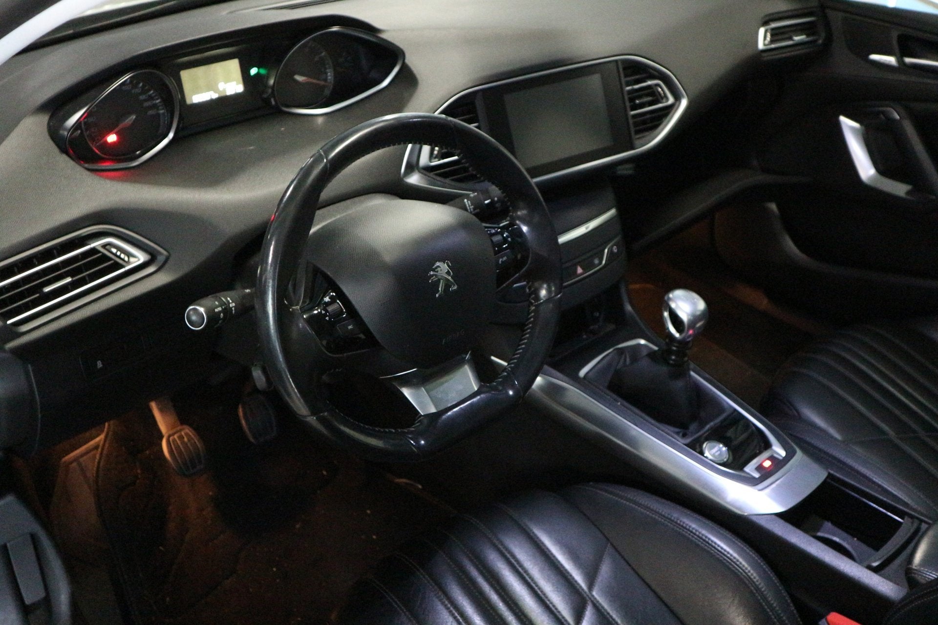 Peugeot 308 1.6 THP Allure NIEUWE MOTOR/ VOL IN OPTIES/ NAP, Euro 5, Gebruikt, Bedrijf, Handgeschakeld