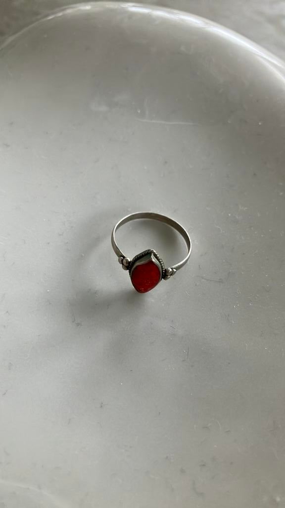 Zilveren ringetje met bloedkoraal, Verzenden, Dame, Zilver, Kleiner dan 17