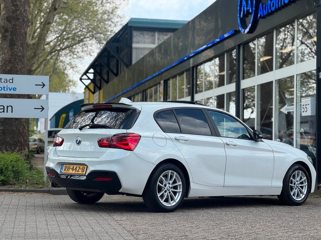 BMW 1-serie 118i Corporate High Executive M Pakket Leer Open, Gebruikt, Wit, 650 kg, 3 cilinders