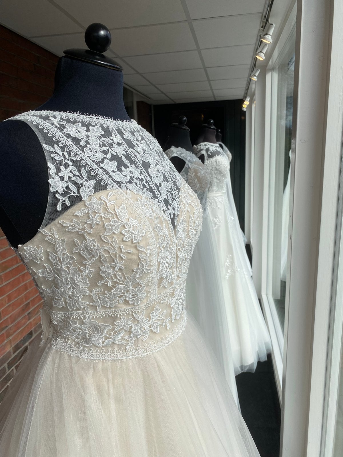 Prachtige trouwjurk met kanten details, Ophalen, Nieuw, Wit, Trouwjurk