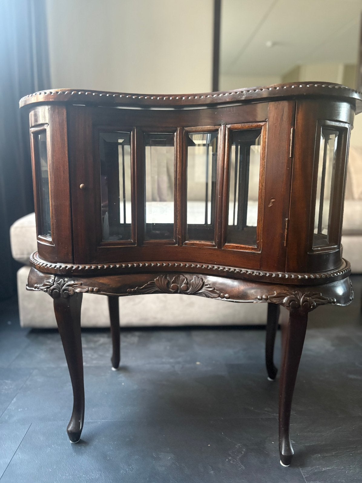 Antiek/vintage theekastje vitrinekast (niermodel), Ophalen