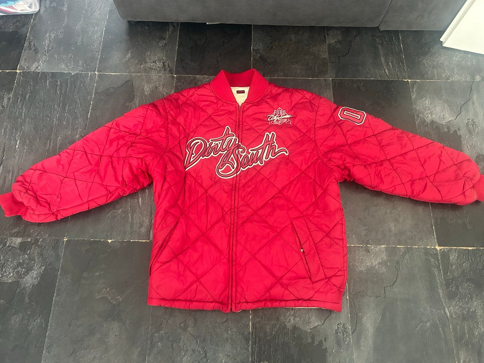 Fubu City Series Collection 'Dirty South' Jas, Ophalen of Verzenden, Zo goed als nieuw, Maat 52/54 (L), Rood