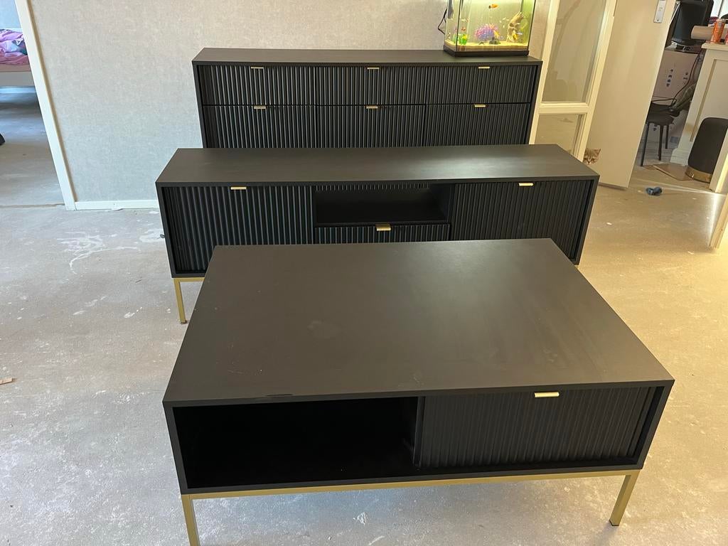 Zwarte dressoir, tv-meubel en salontafel set met goud, 100 tot 150 cm, 150 tot 200 cm, Ophalen of Verzenden, Zo goed als nieuw